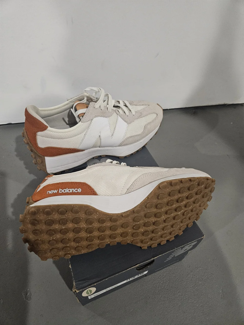 New Balance 327 Lifestyle Sneaker